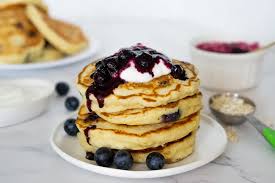 Resep Oat Pancake dengan Saus Berry Compote dan Greek Yogurt